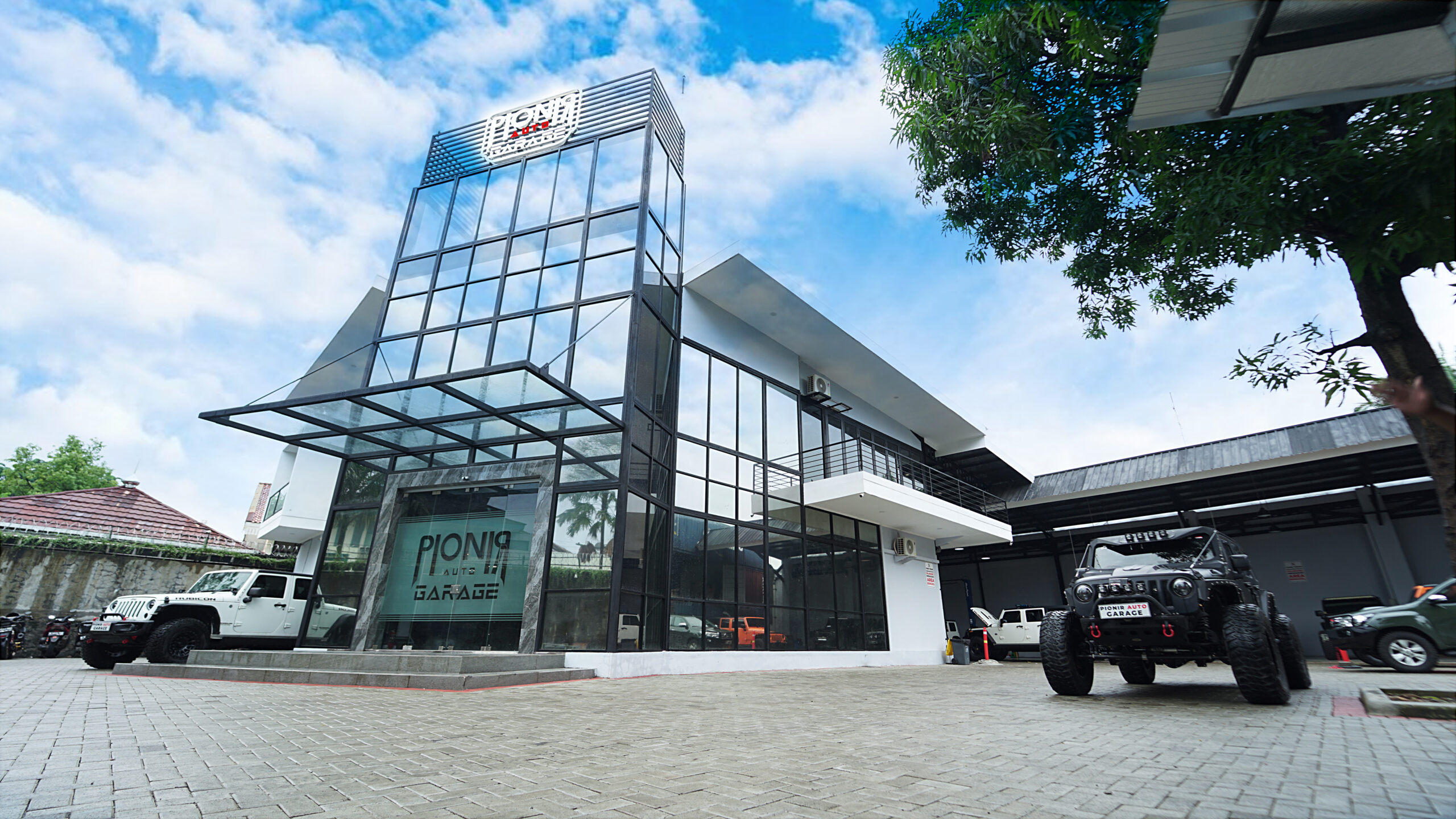 Tentang Pionir Auto Garage